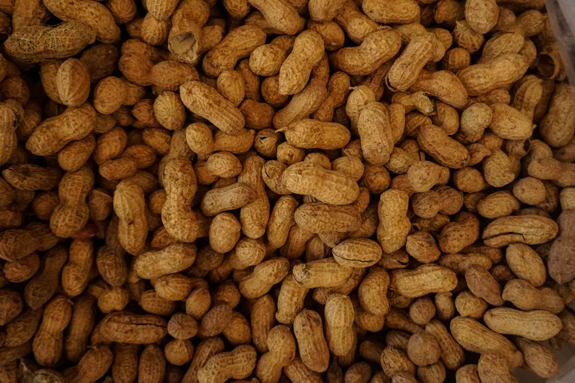 43_ Common food allergens include nuts, shellfish, and soy. Food Allergies